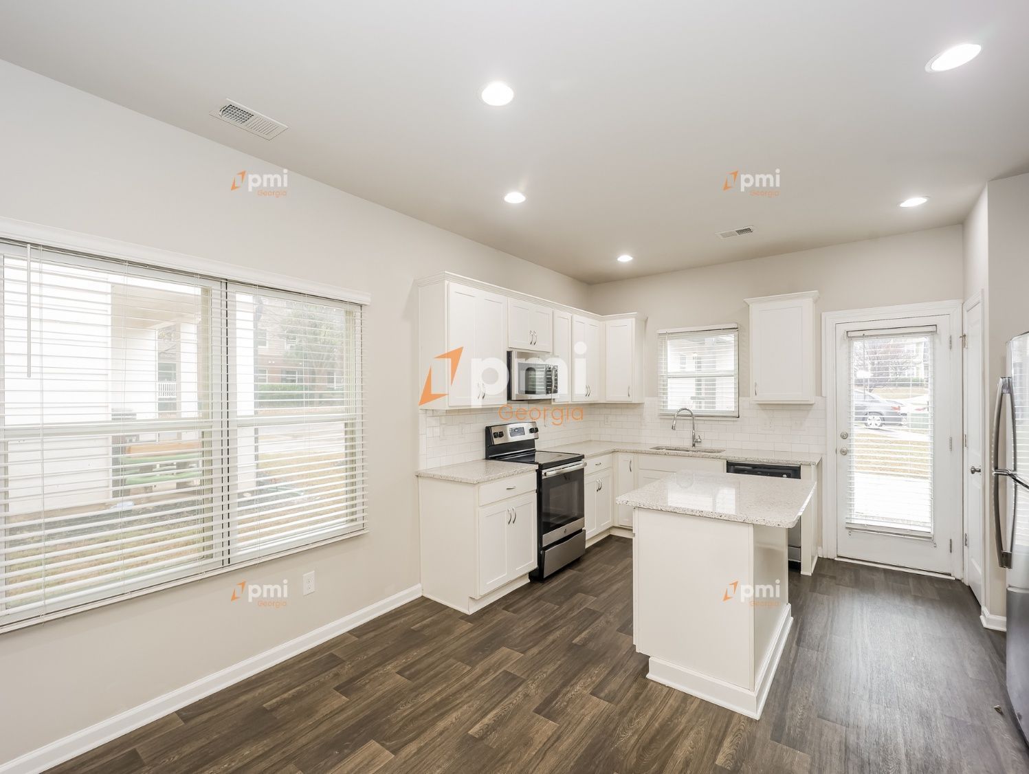 Gorgeous 4 Bedroom Home in College Park, Ga! property image