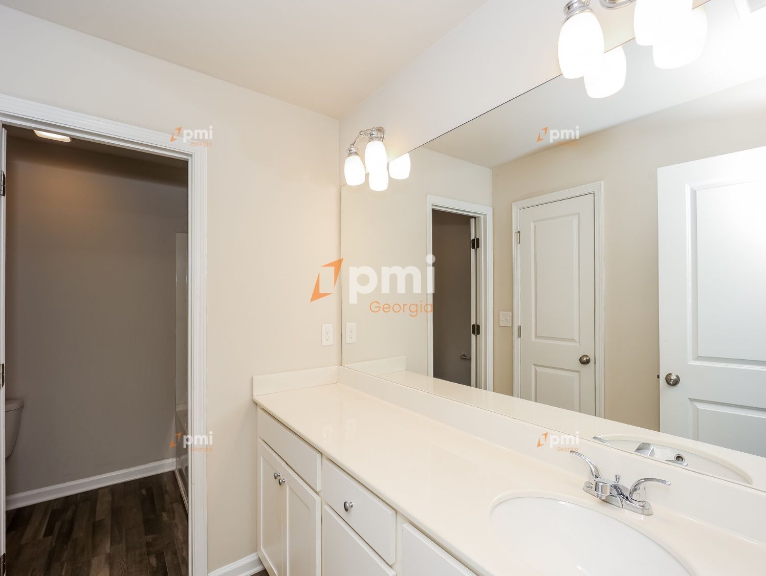 Gorgeous 4 Bedroom Home in College Park, Ga! property image