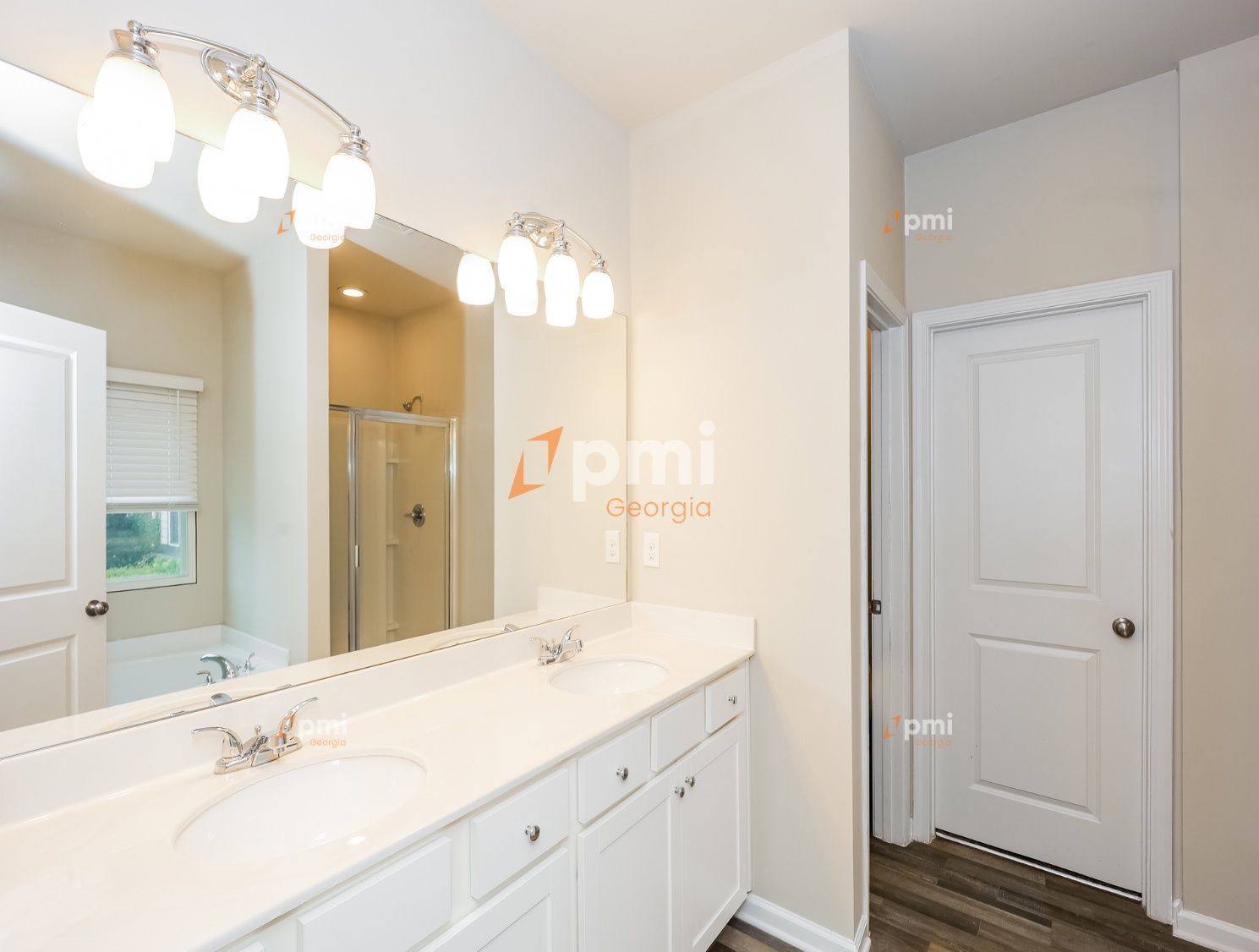 Gorgeous 4 Bedroom Home in College Park, Ga! property image