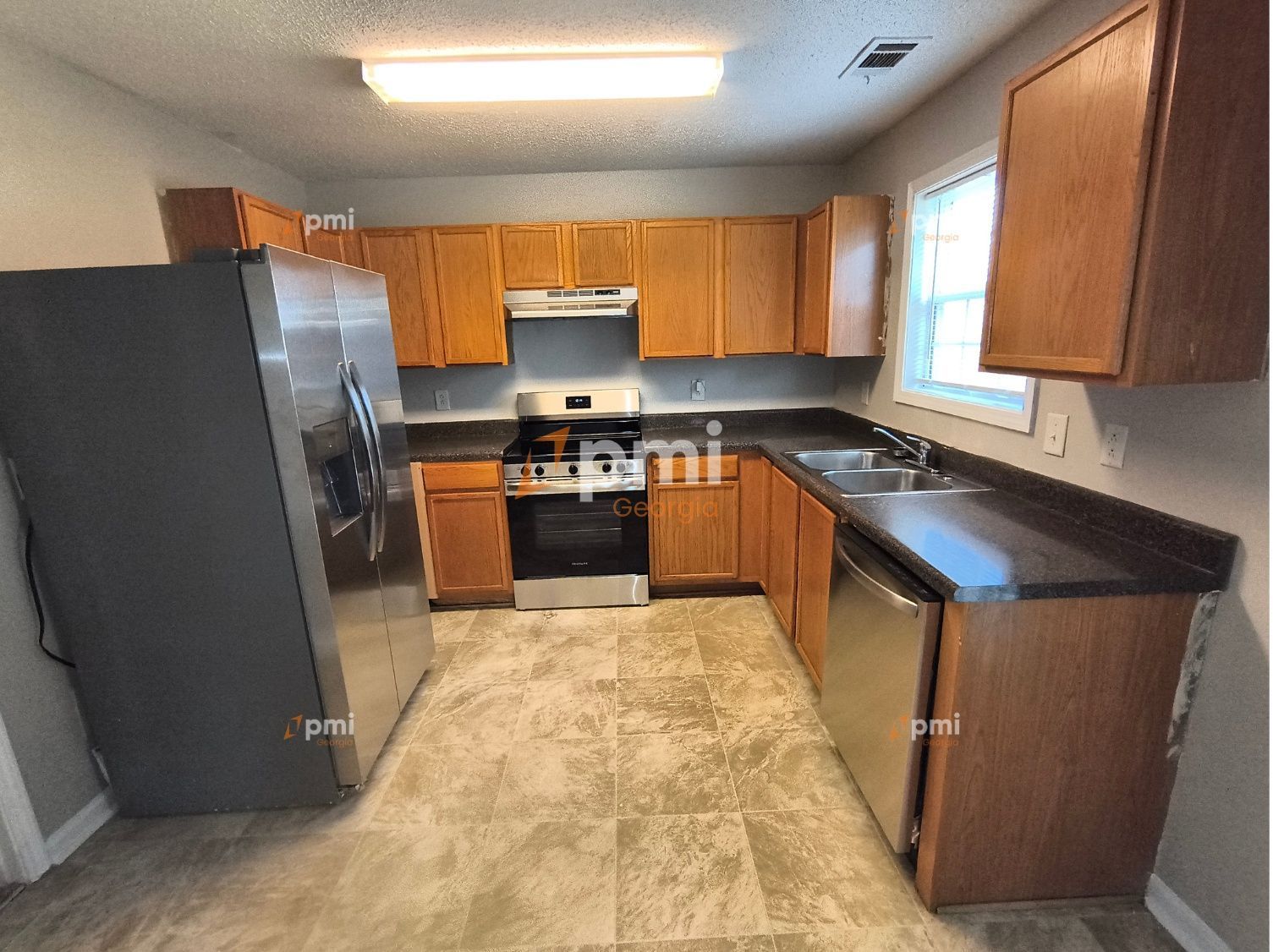 Stunning 3 Bedroom Home in Union City, Ga! property image