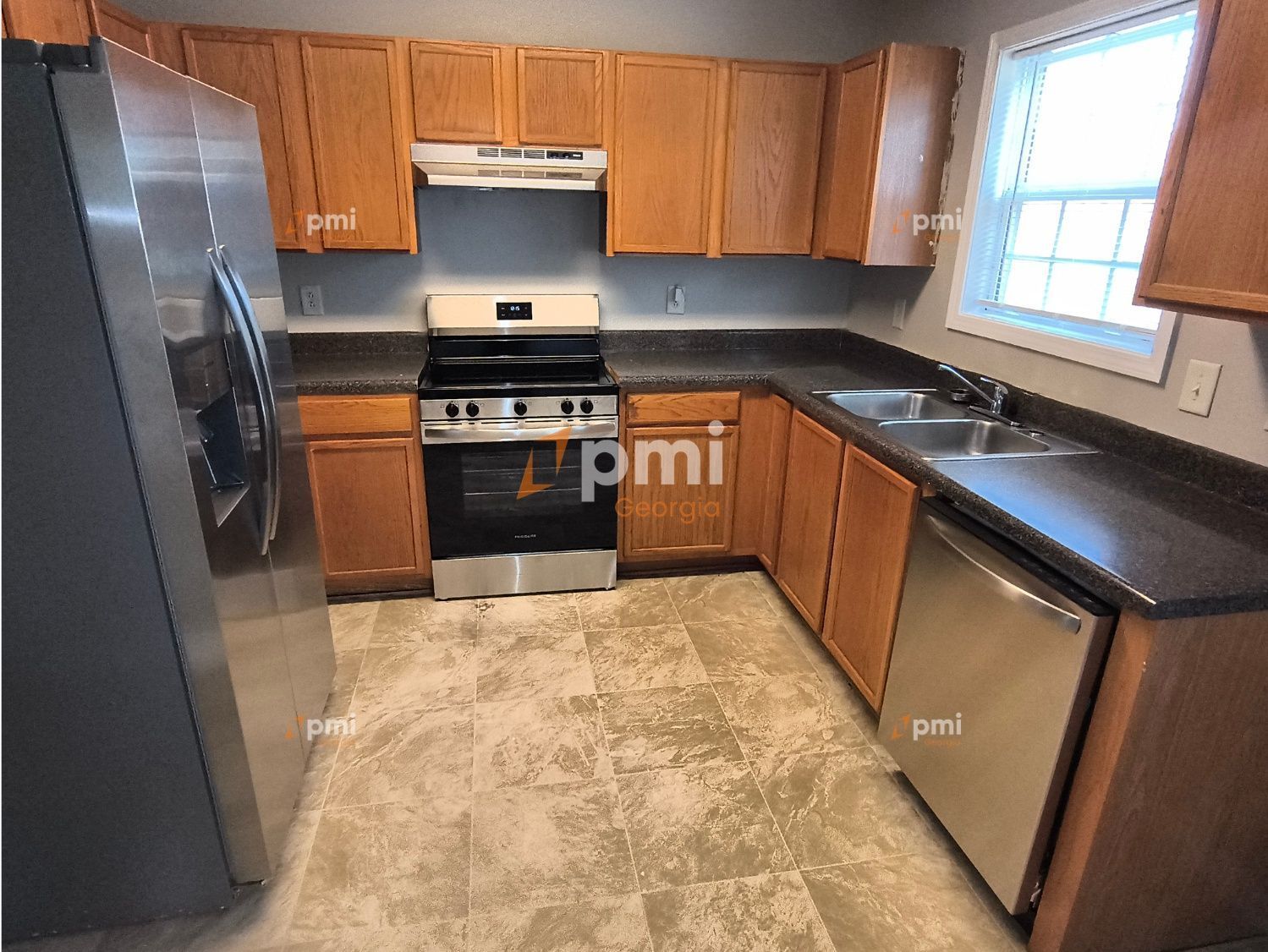 Stunning 3 Bedroom Home in Union City, Ga! property image