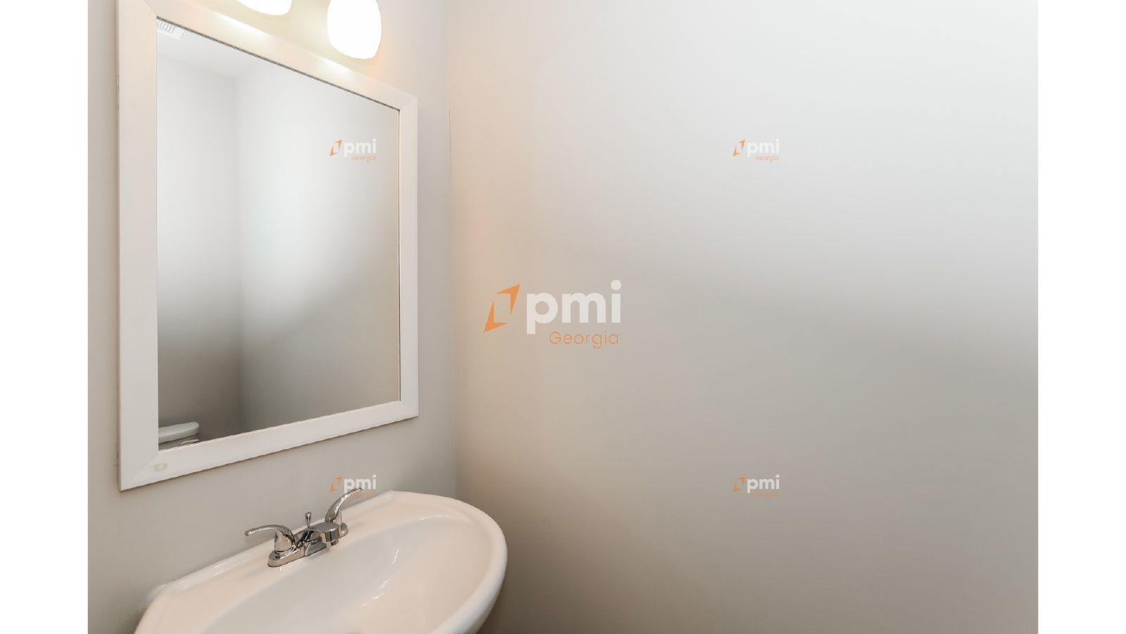 Gorgeous 4 Bedroom Home in College Park, Ga! property image