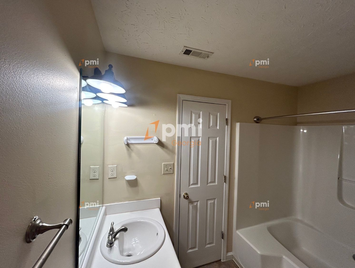 Charming 3 Bedroom Home in College Park, Ga! property image