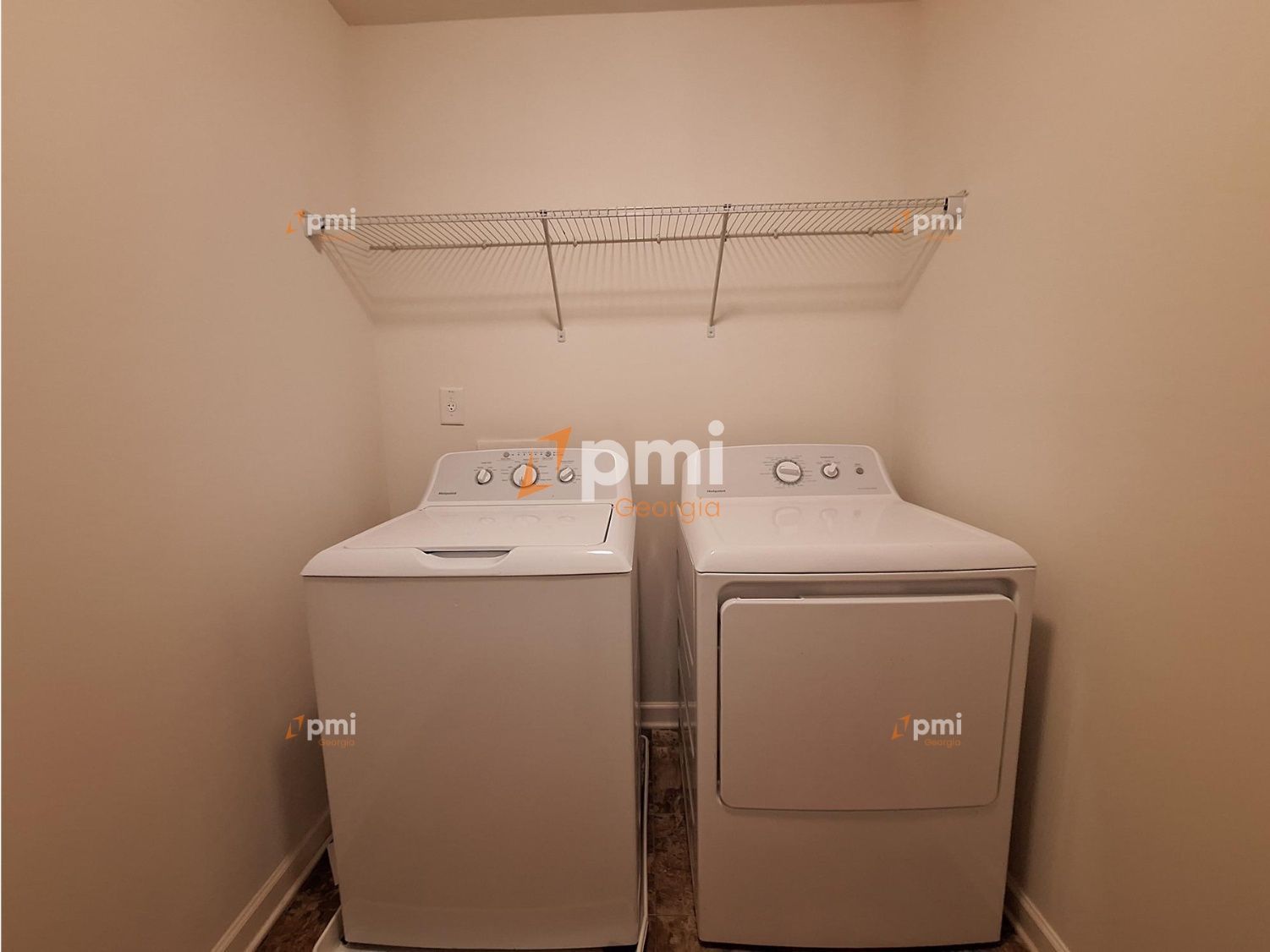 Gorgeous 3 Bedroom Townhome in Fairburn, Ga! property image