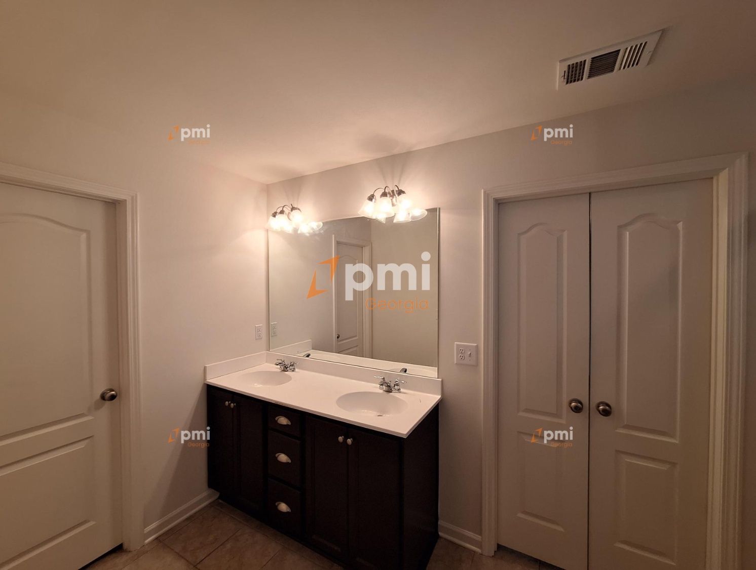 Gorgeous 3 Bedroom Townhome in Fairburn, Ga! property image