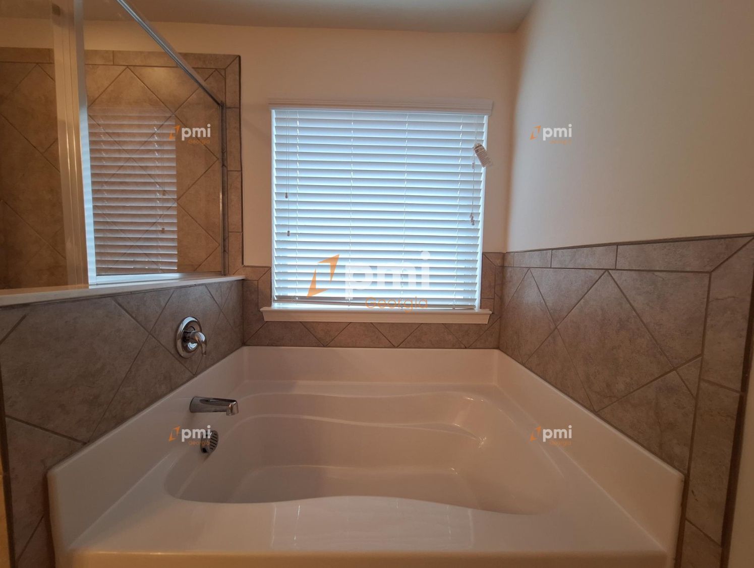 Gorgeous 3 Bedroom Townhome in Fairburn, Ga! property image