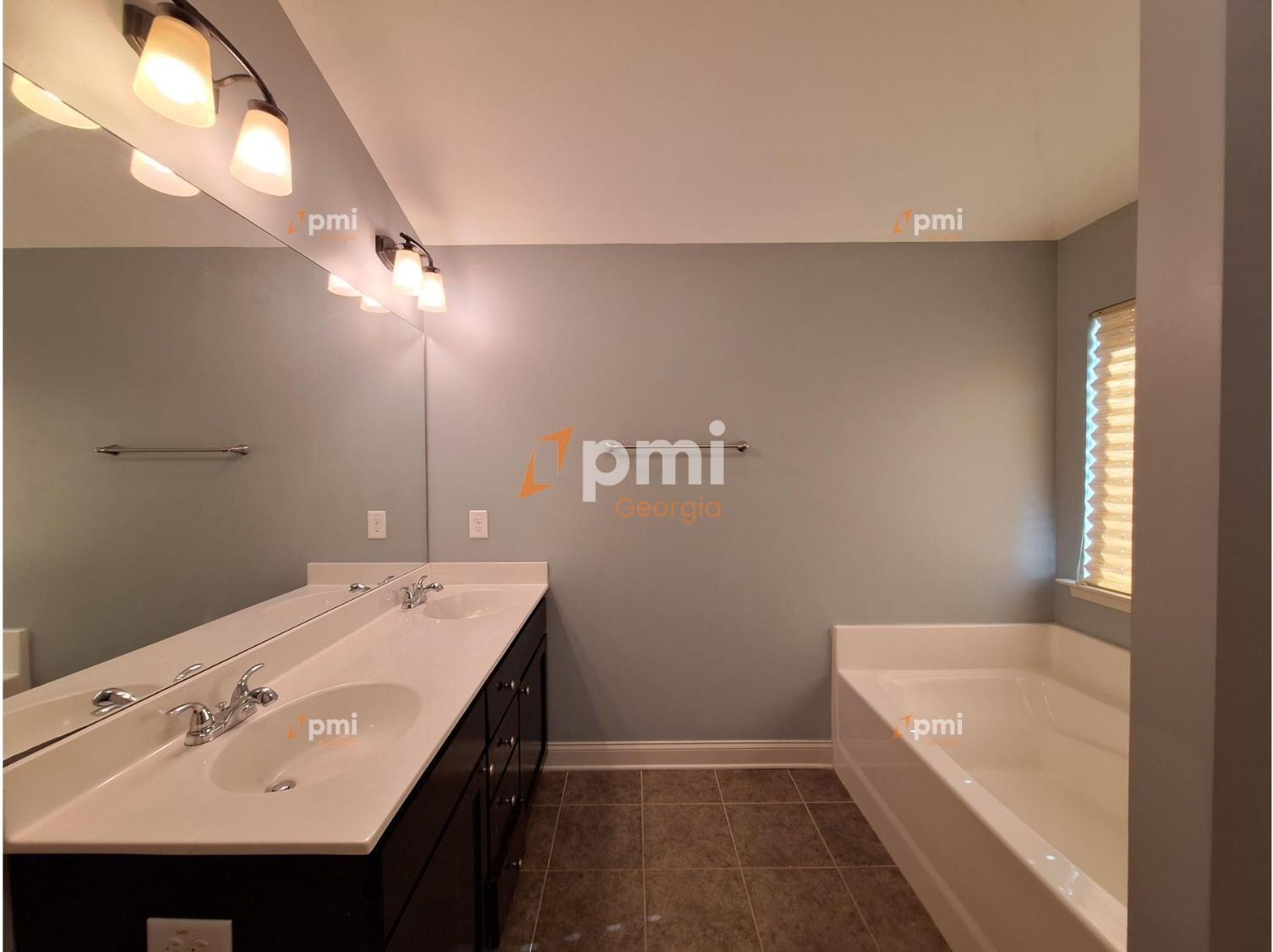 Spacious 3-Bedroom Retreat with 2.5 Baths at 2449 Boulder Road in Vibrant Atlanta! property image