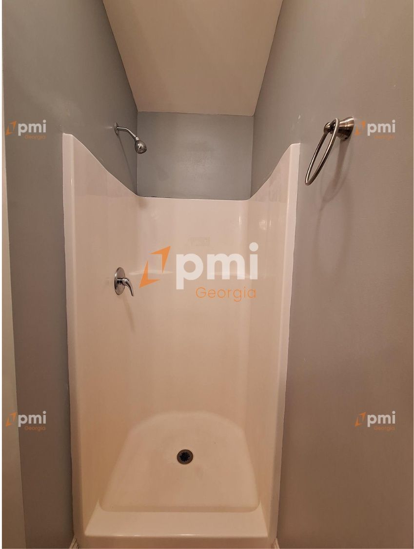 Spacious 3-Bedroom Retreat with 2.5 Baths at 2449 Boulder Road in Vibrant Atlanta! property image