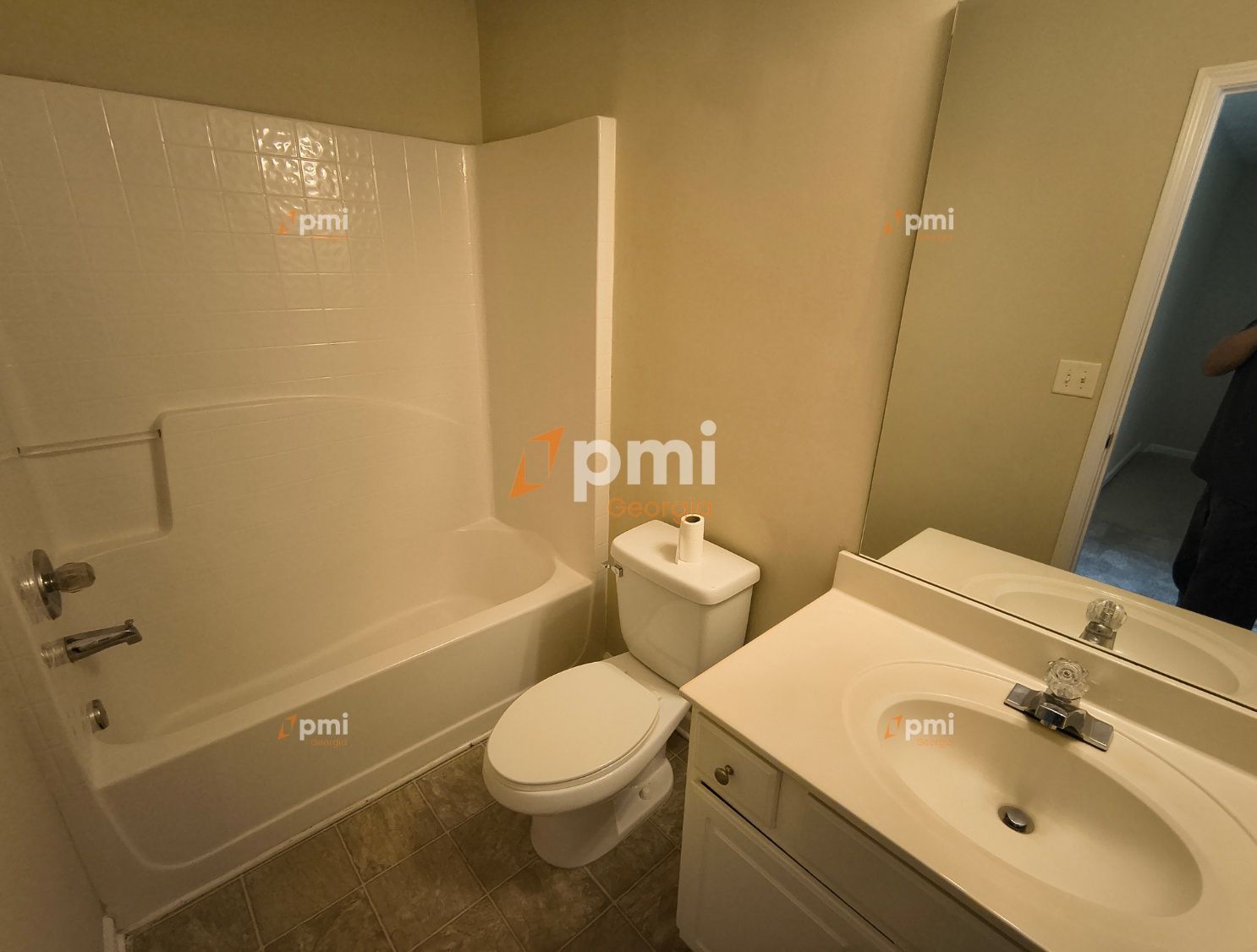 Stunning 3 Bedroom Townhouse in Suwanee, Ga! property image