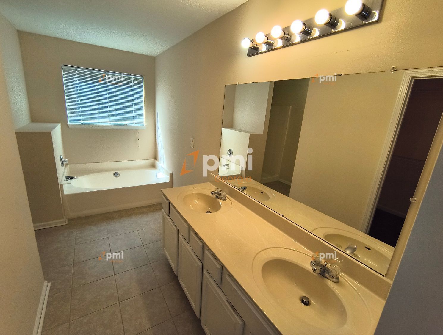 Stunning 3 Bedroom Home in Fairburn, Ga! property image