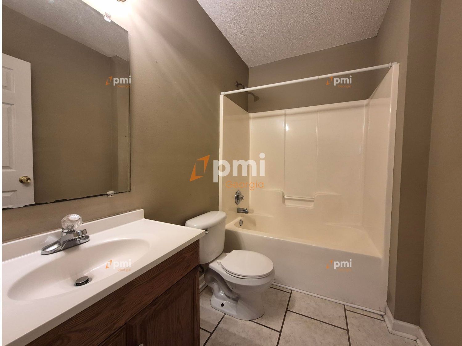 Stunning 3 Bedroom Home in Warner Robins, Ga! property image