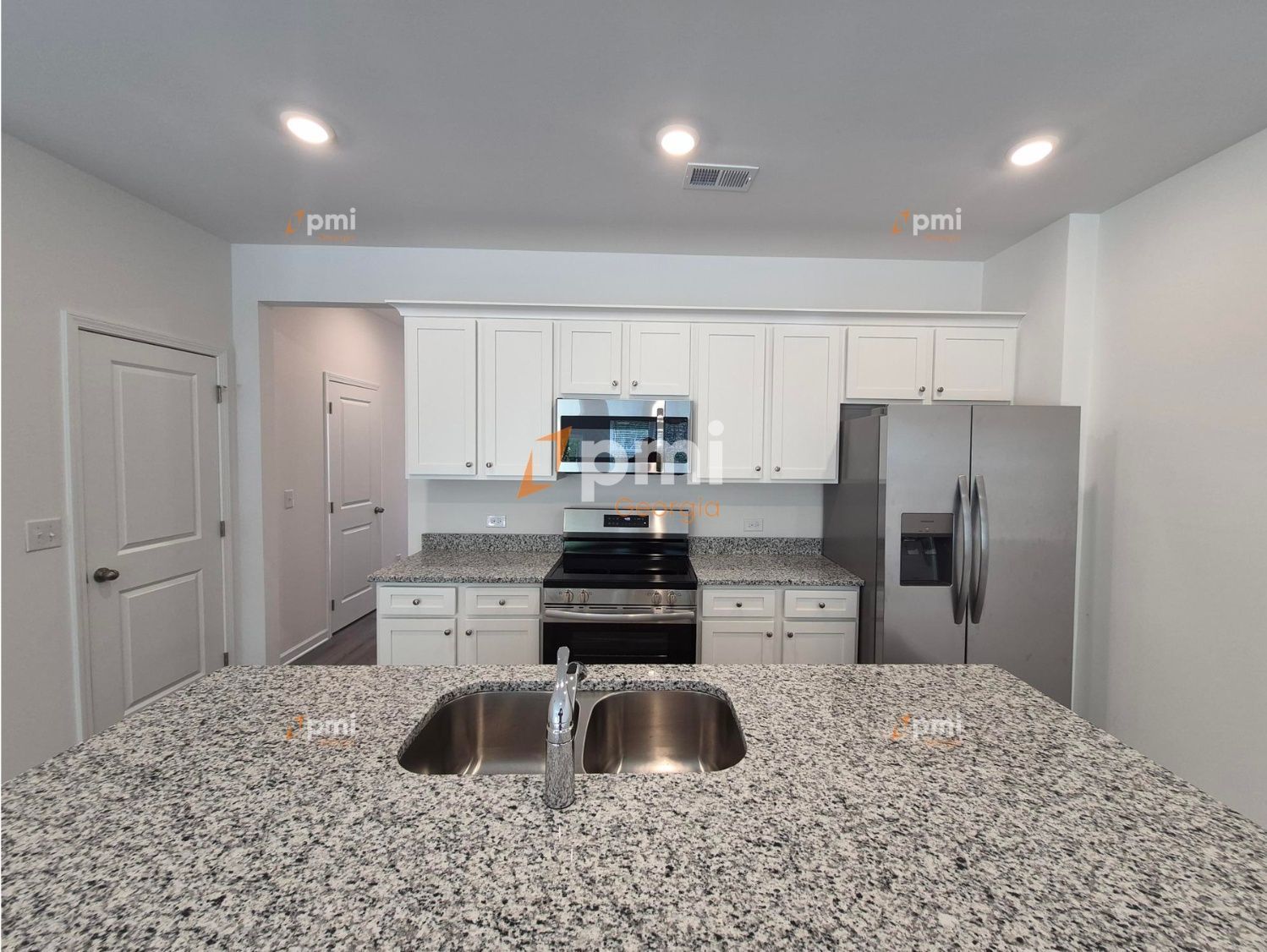 Stunning 3 Bedroom Townhome in McDonough, Ga! property image
