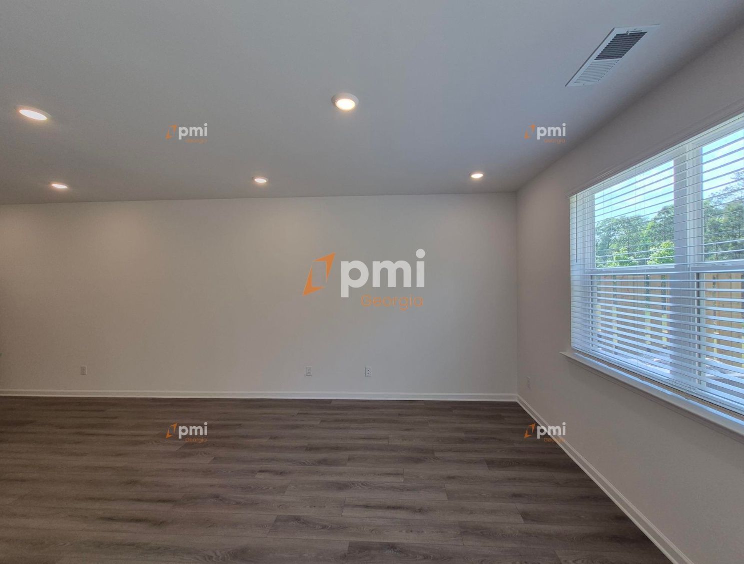Stunning 3 Bedroom Townhome in McDonough, Ga! property image