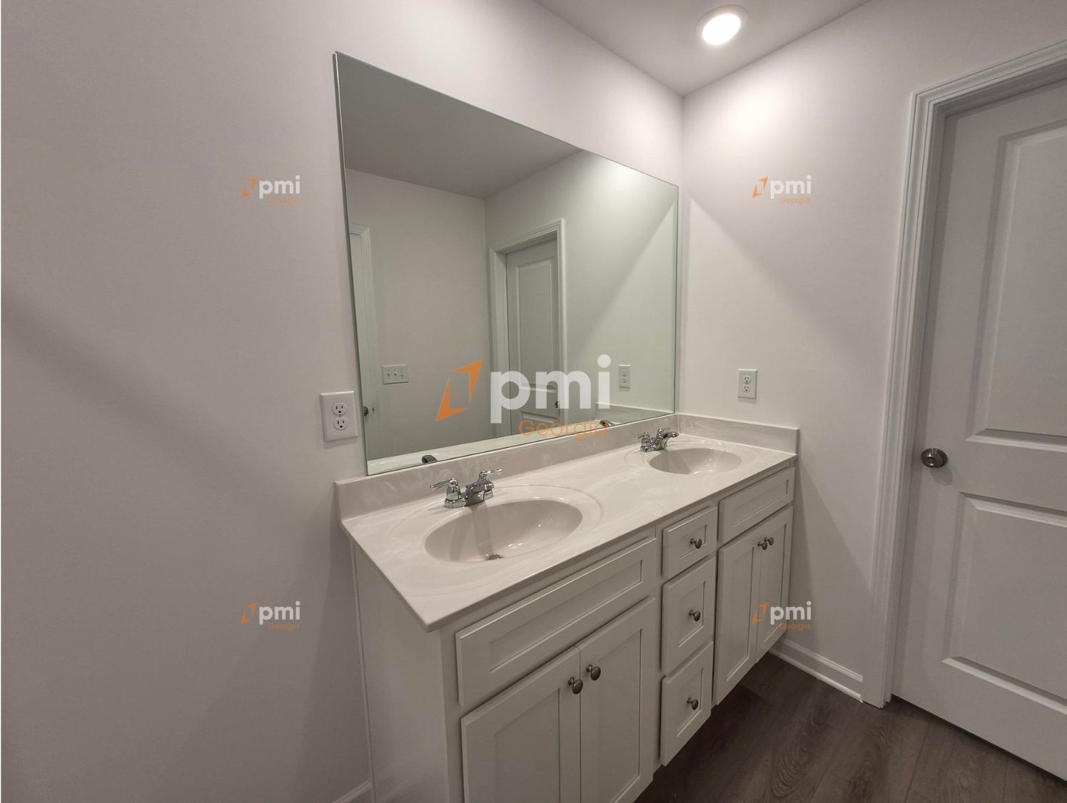 Stunning 3 Bedroom Townhome in McDonough, Ga! property image