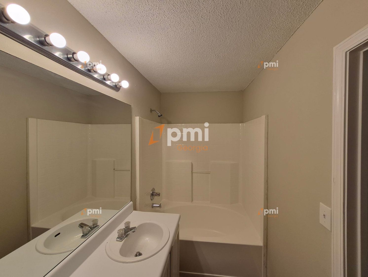 Gorgeous 4 Bedroom Home in Lithonia, Ga! property image