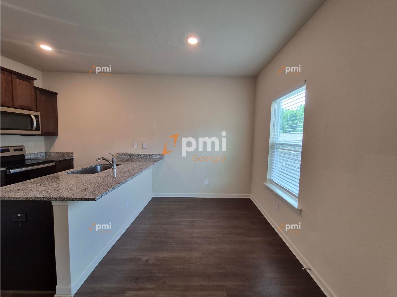 Charming 3-Bedroom Townhome in East Point, Ga! property image