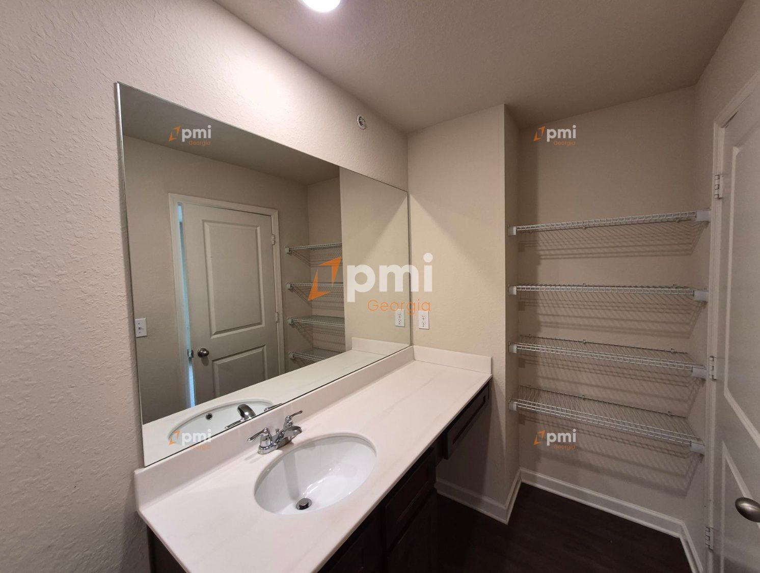 Charming 3-Bedroom Townhome in East Point, Ga! property image