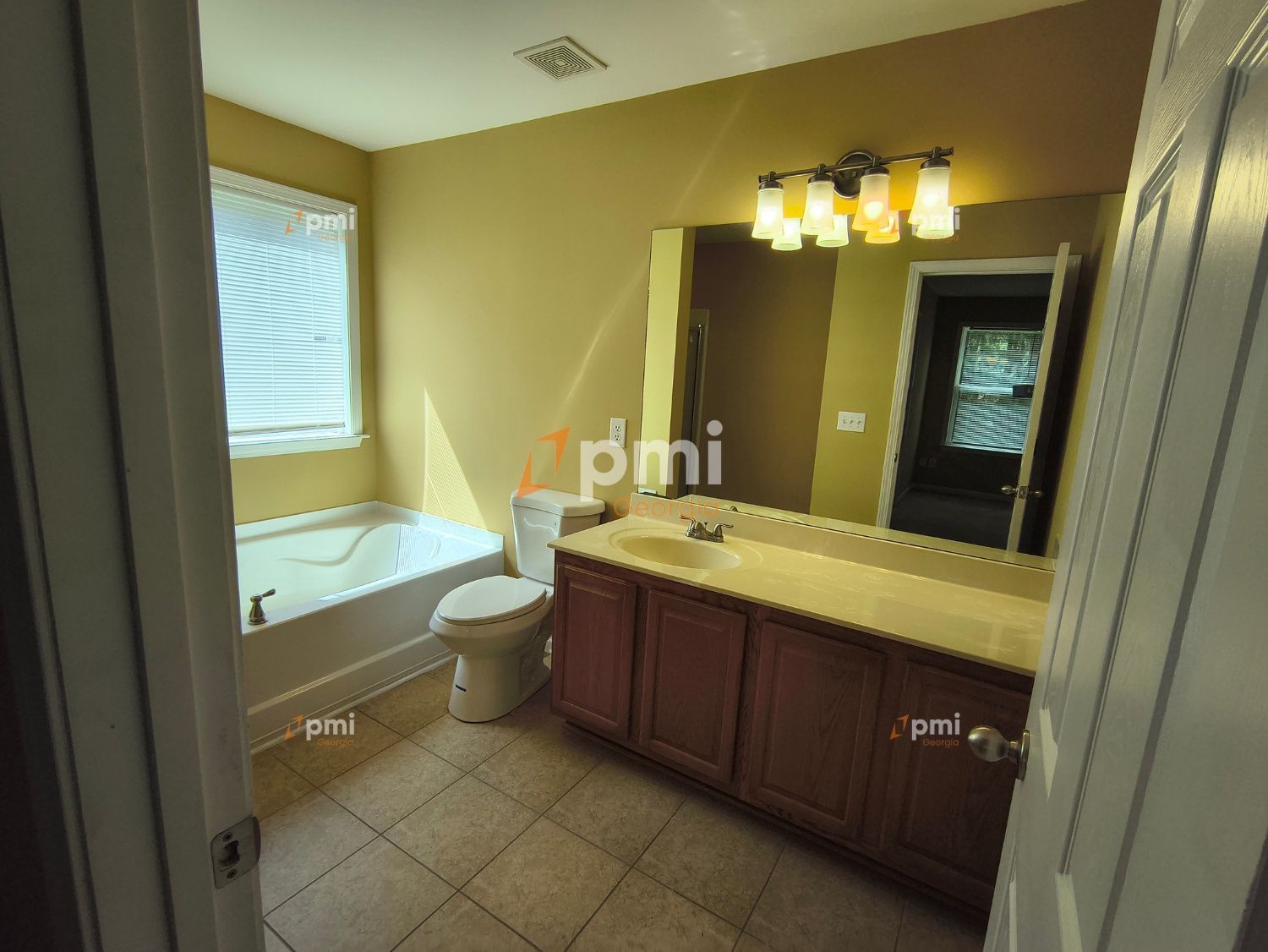 Stunning 3 Bedroom Home in Fairburn, Ga! property image