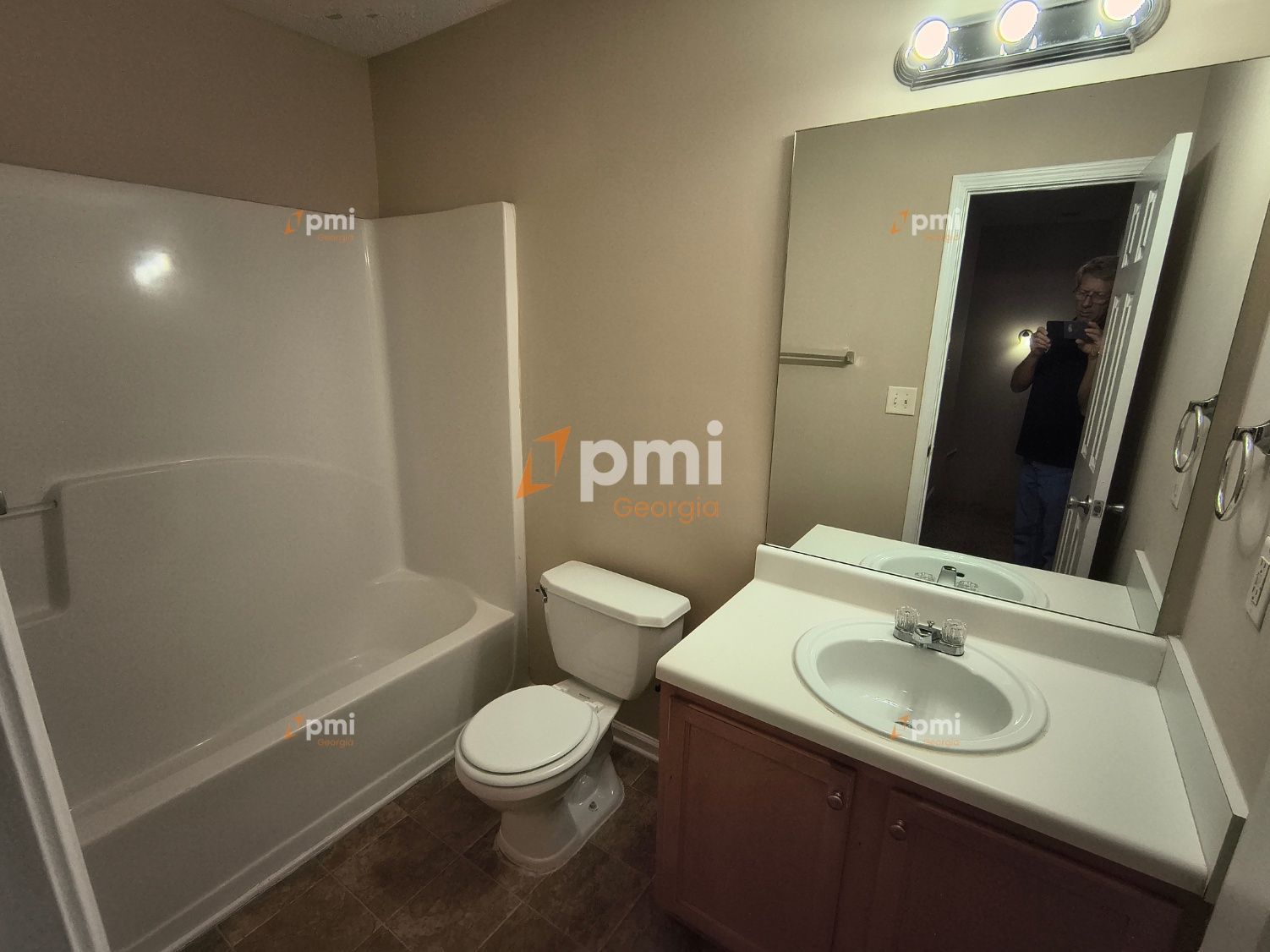Charming 3-Bed Townhouse in Newnan, Ga! property image