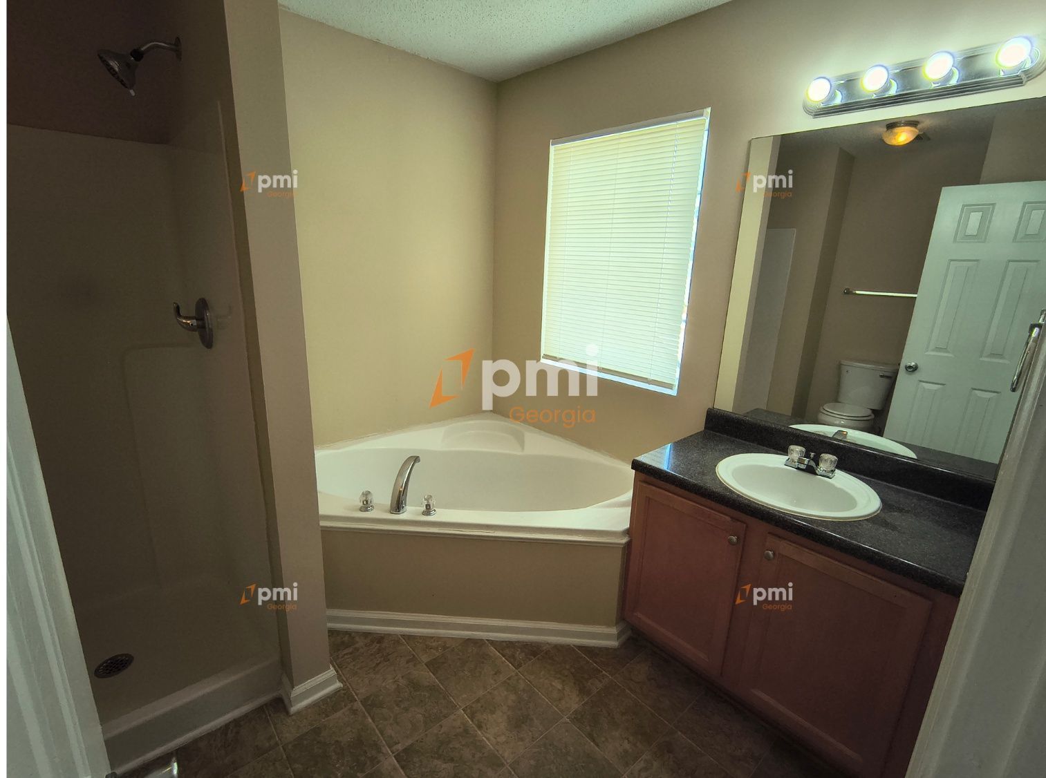 Charming 3-Bed Townhouse in Newnan, Ga! property image
