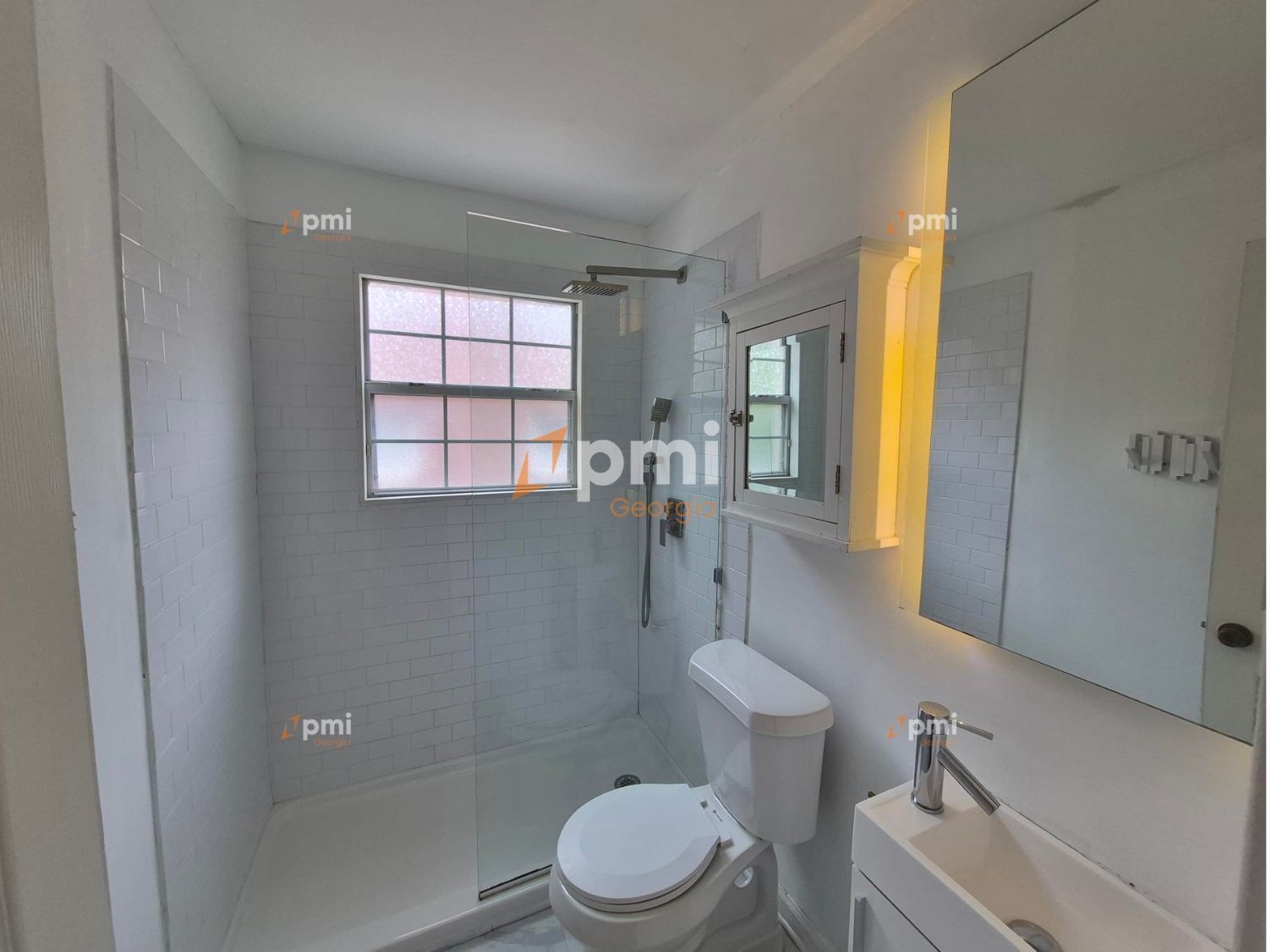 Move in Special! Gorgeous 2 Bedroom Townhome in Atlanta, Ga! property image