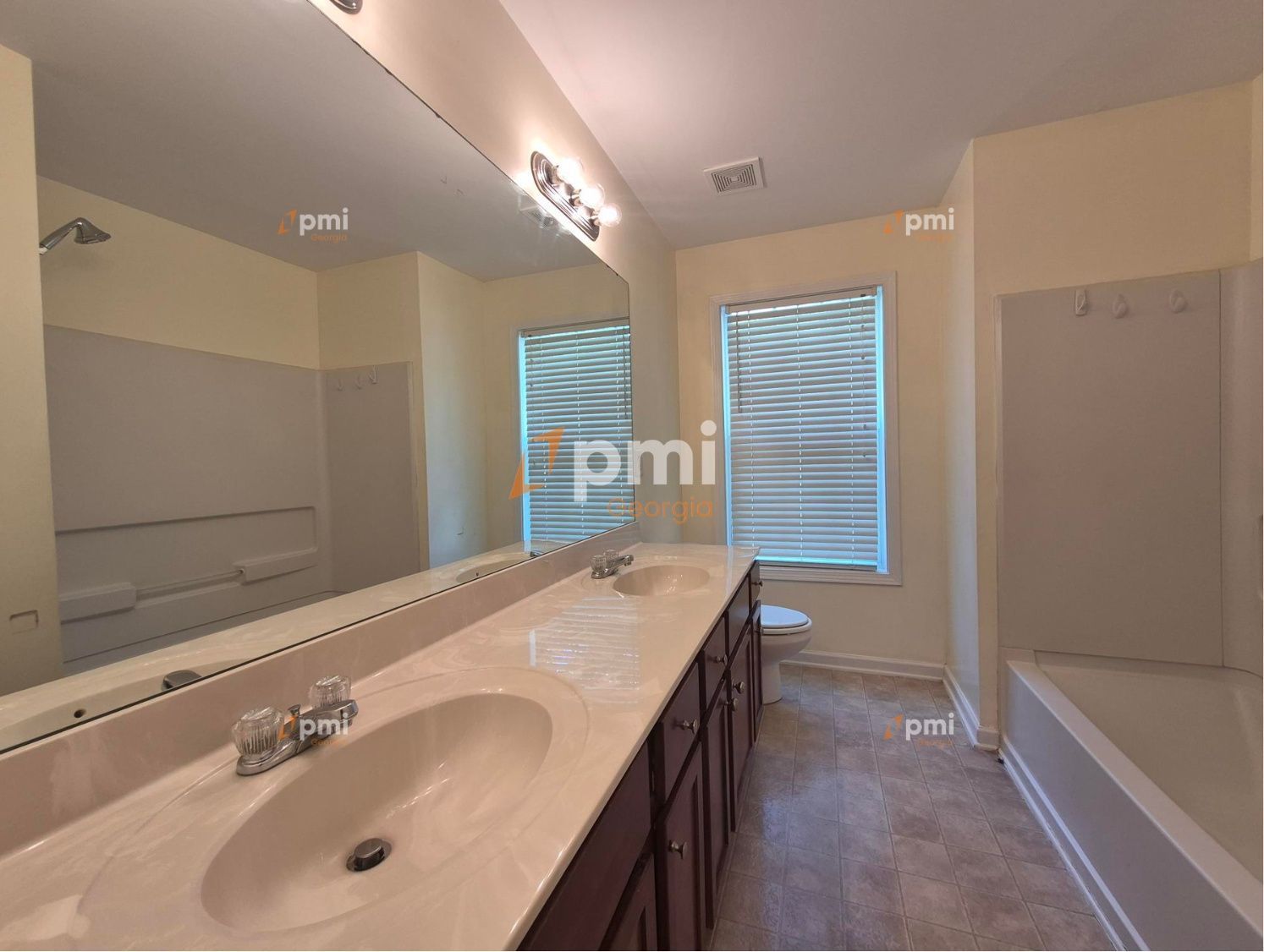 Gorgeous 4 Bedroom Home in Lawrenceville property image