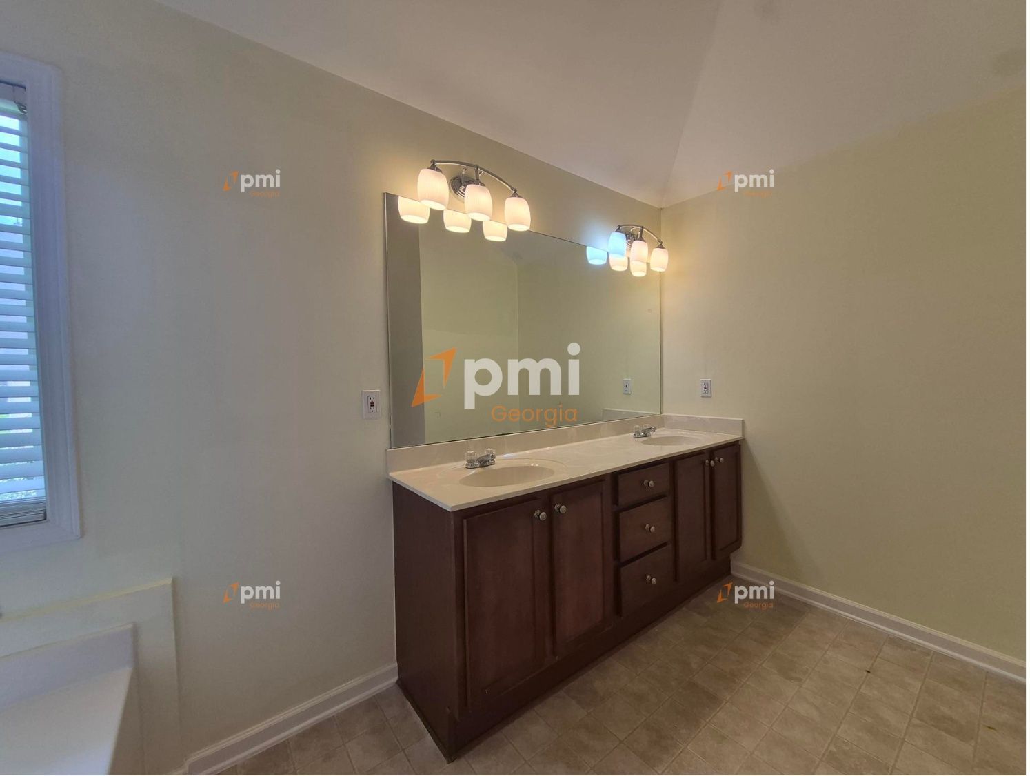 Gorgeous 4 Bedroom Home in Lawrenceville property image